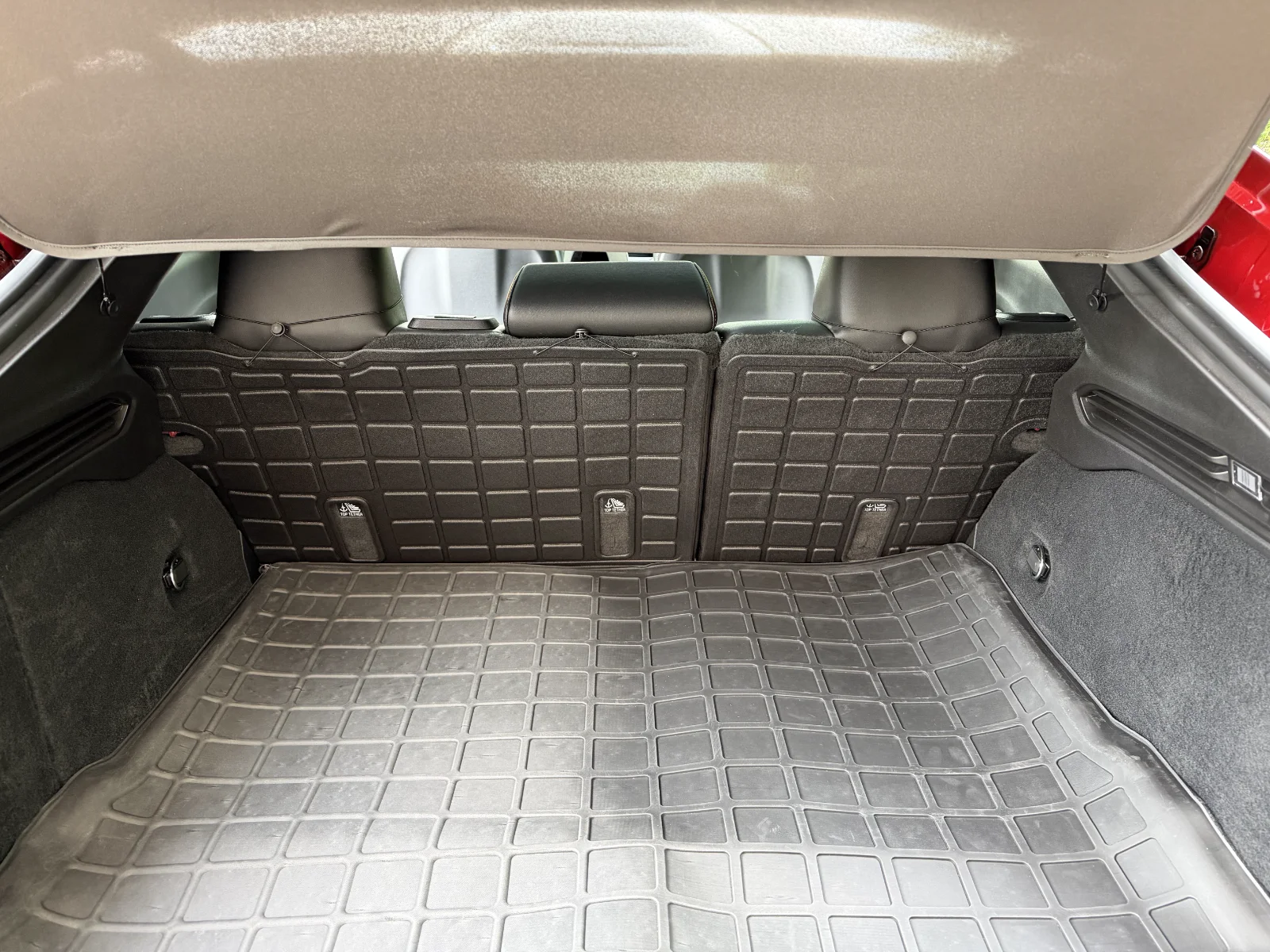 Cargo Mat (while both rear seats upright) View.webp